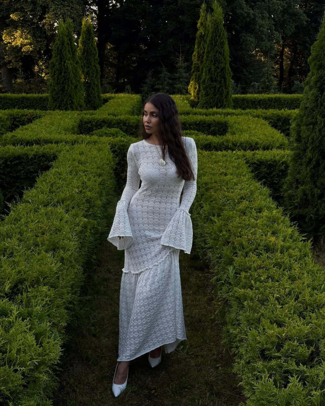 Rochie lungă albă din bumbac tricotat, cu mâneci clopot, decolteu rotund, stil pulover, dintr-o singură piesă