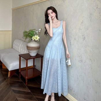 Rochie cu stil franțuzesc, bretele, lungă, fără mâneci, talie înaltă, decolteu pătrat