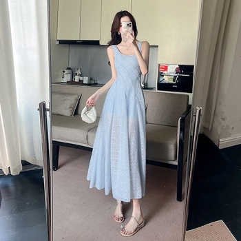 Rochie cu stil franțuzesc, bretele, lungă, fără mâneci, talie înaltă, decolteu pătrat