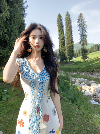 Rochie din poliester, croială A-line, lungă, fără mâneci, talie elastică, imprimeu floral