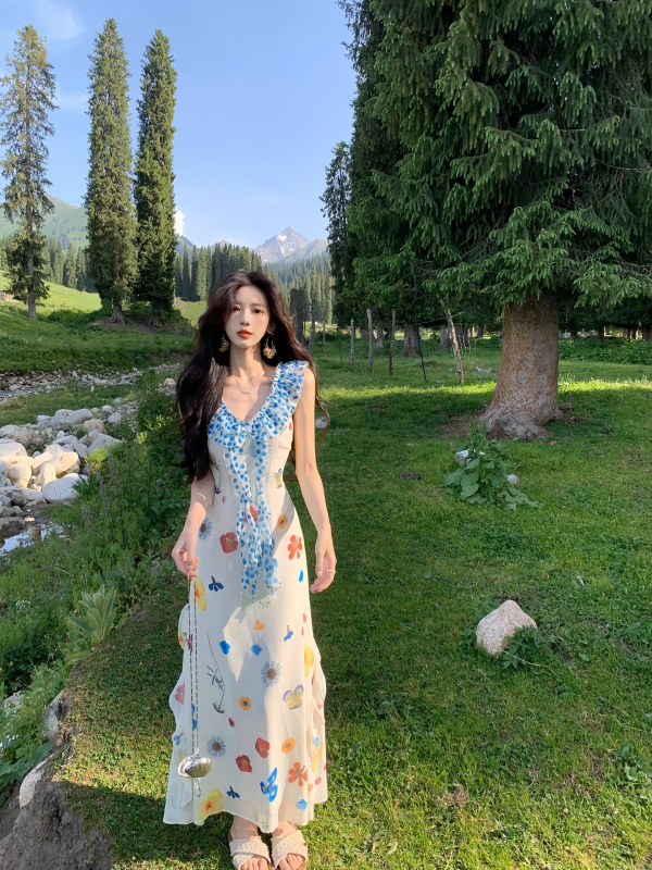 Rochie din poliester, croială A-line, lungă, fără mâneci, talie elastică, imprimeu floral