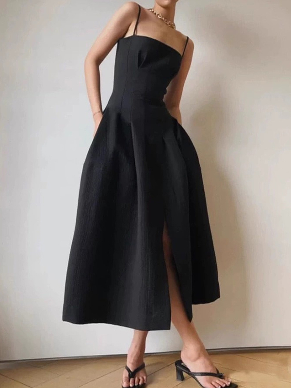 Rochie lungă tip slip cu talie înaltă, croială A-line, fără mâneci, guler drept, viscoză uni, detaliu de îmbinare, stil de vacanță, toamnă 2025