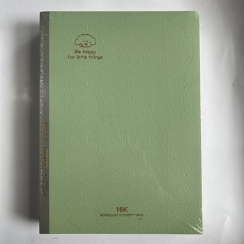 Caiet cu legare fără sârmă; hârtie 80 g din pulpă brută de lemn; 50–100 pagini