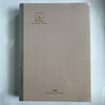 Caiet cu legare fără sârmă; hârtie 80 g din pulpă brută de lemn; 50–100 pagini