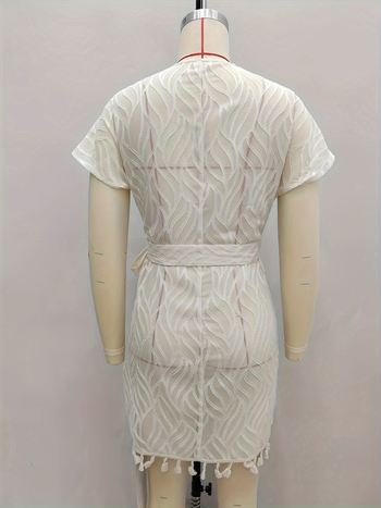 Šifon jacquard haljina s V izrezom, kratkim rukavima, visokim strukom, kopčom na vezanje i resicama