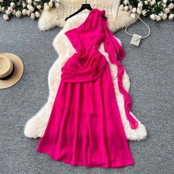 Rochie din chiffon fără mâneci, croială A-line, decolteu înclinat, talie înaltă