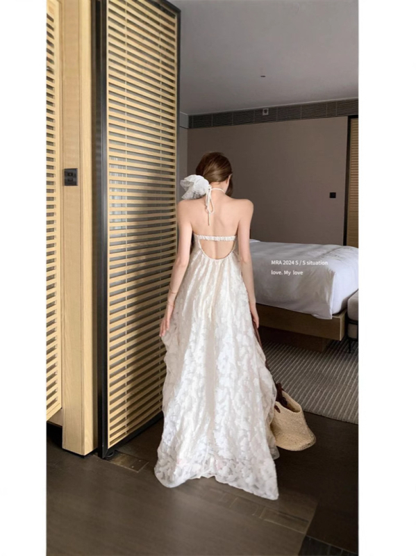 Rochie cu decolteu halterneck, spate decupat, lungă, croiala oversize, poliester