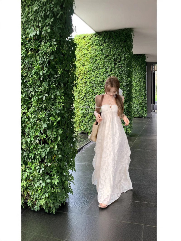 Rochie cu decolteu halterneck, spate decupat, lungă, croiala oversize, poliester