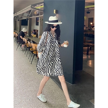 Rochie midi din chenille, cu model 3D, guler polo, talie înaltă, siluetă A-line.