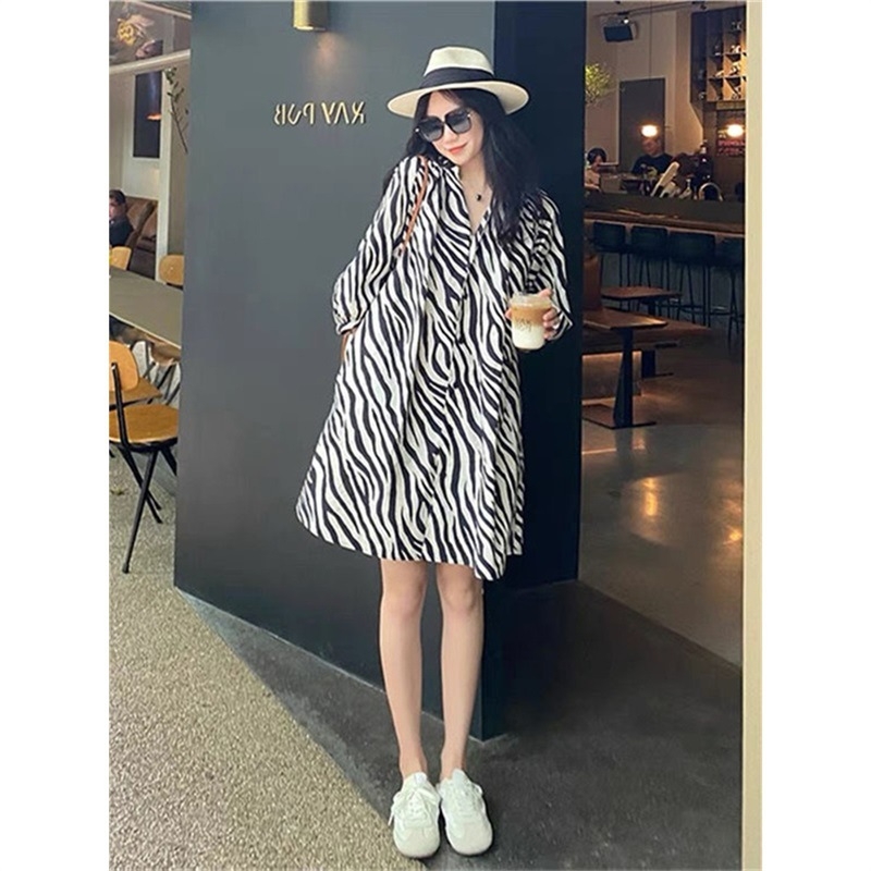 Rochie midi din chenille, cu model 3D, guler polo, talie înaltă, siluetă A-line.