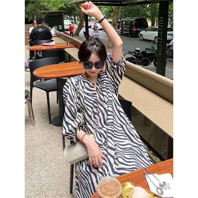 Rochie midi din chenille, cu model 3D, guler polo, talie înaltă, siluetă A-line.