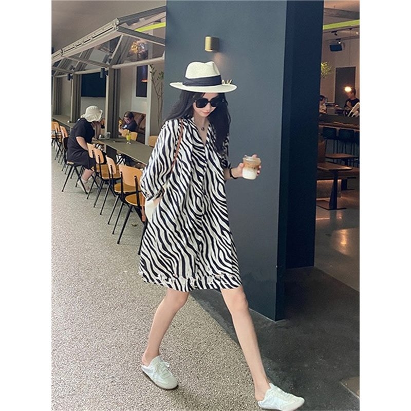 Rochie midi din chenille, cu model 3D, guler polo, talie înaltă, siluetă A-line.