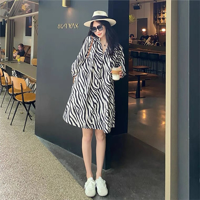 Rochie midi din chenille, cu model 3D, guler polo, talie înaltă, siluetă A-line.