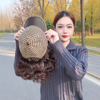 Șapcă cu perucă încorporată pentru femei, pălărie de iarnă cu perucă și păr buclat, model AT1316, stil simplu, păr din sârmă rezistentă la temperaturi înalte