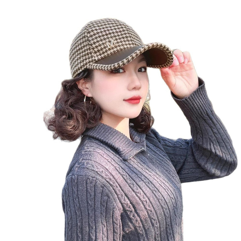 Șapcă cu perucă încorporată pentru femei, pălărie de iarnă cu perucă și păr buclat, model AT1316, stil simplu, păr din sârmă rezistentă la temperaturi înalte