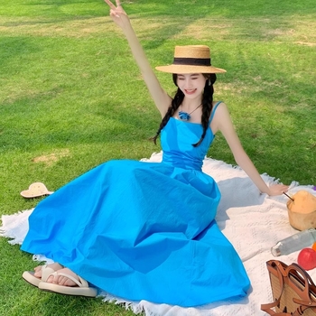 Rochie lungă în linie A cu guler pătrat; fără mâneci; talie înaltă; poliester; imprimeu floral rupt