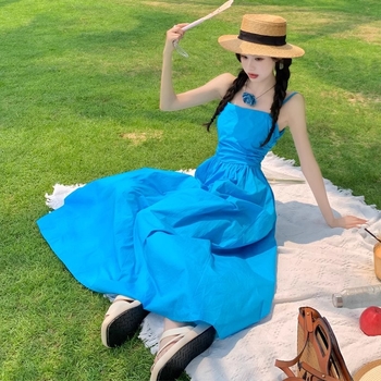 Rochie lungă în linie A cu guler pătrat; fără mâneci; talie înaltă; poliester; imprimeu floral rupt