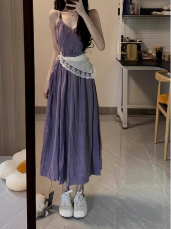 Rochie cu decolteu în V, bretele subțiri, fără mâneci, talie înaltă, lungă croială A-line