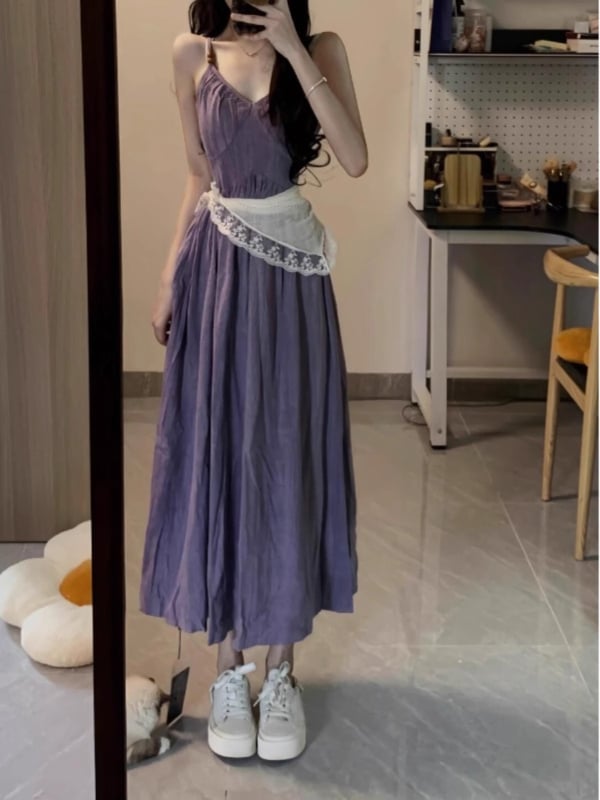 Rochie cu decolteu în V, bretele subțiri, fără mâneci, talie înaltă, lungă croială A-line