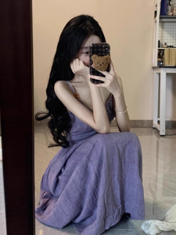 Rochie cu decolteu în V, bretele subțiri, fără mâneci, talie înaltă, lungă croială A-line