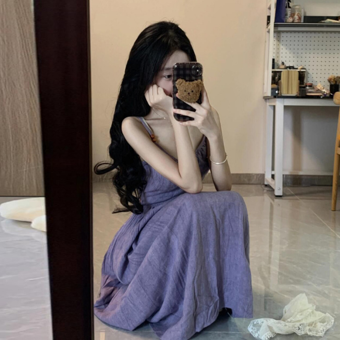 Rochie cu decolteu în V, bretele subțiri, fără mâneci, talie înaltă, lungă croială A-line