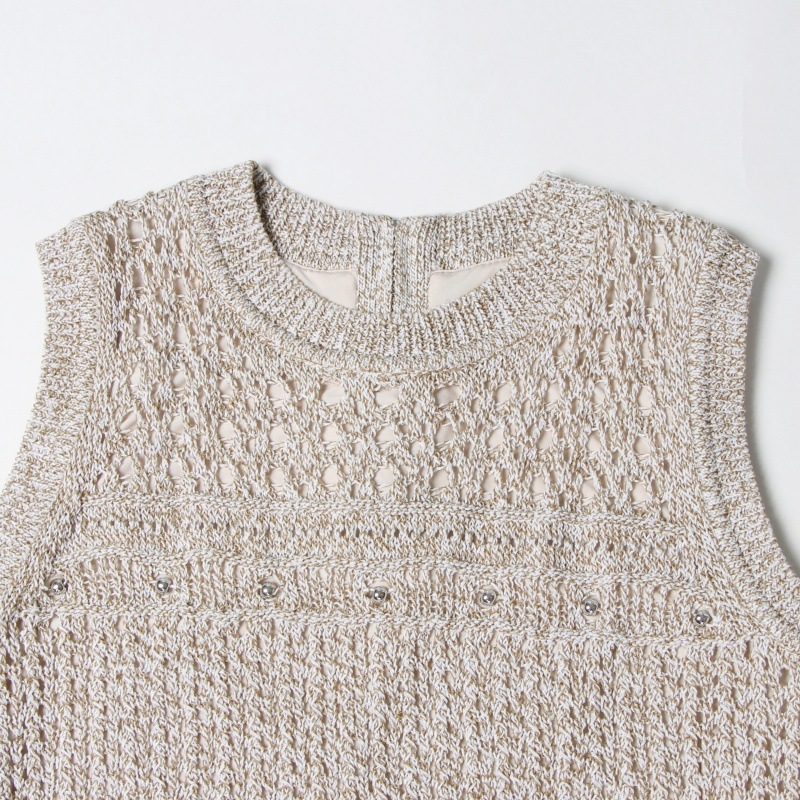 Rochie cu croială în A, tricotaj decupat cu ciucuri, guler rotund, fără mâneci, lungime medie