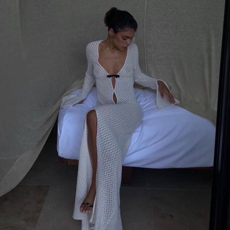 Rochie lungă cu decupaje și split, decolteu în V, talie înaltă, siluetă creion