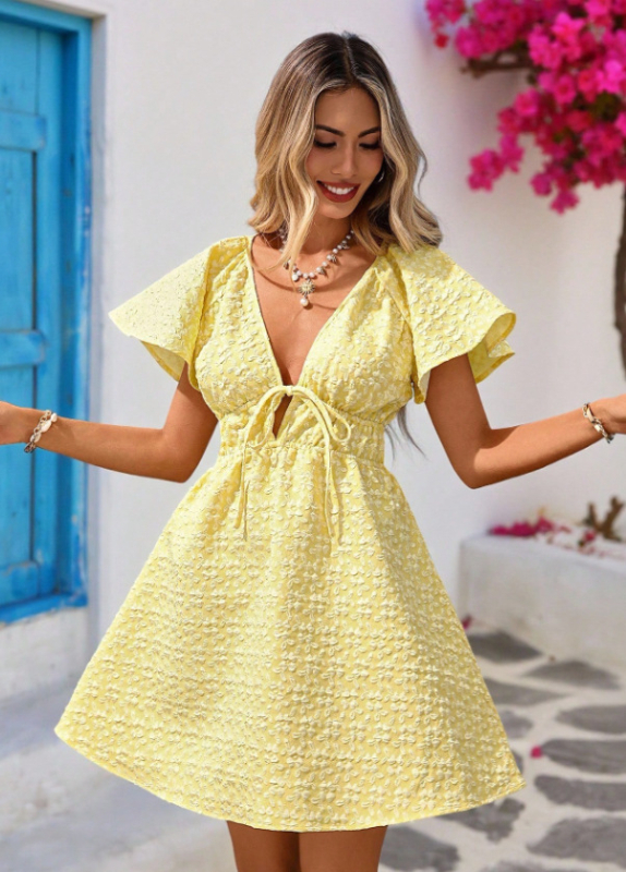 Rochie din poliester cu decolteu în V adânc, croială A, fustă scurtă, mâneci cu volane, stil patchwork