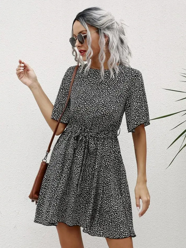 Rochie cu croială în A, imprimeu floral, talie elastică, mâneci scurte, lungime scurtă, poliester cu spandex