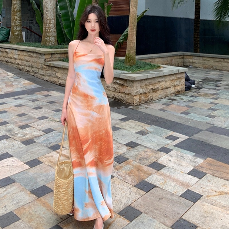 Haljina za plažu u stilu godišnjeg odmora s elegantnim dojmom, naglašeni struk i silueta ribe, tie-dye party haljina u zrelom stilu, prilagodljiva silueta