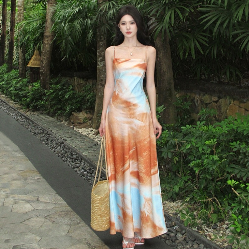 Haljina za plažu u stilu godišnjeg odmora s elegantnim dojmom, naglašeni struk i silueta ribe, tie-dye party haljina u zrelom stilu, prilagodljiva silueta