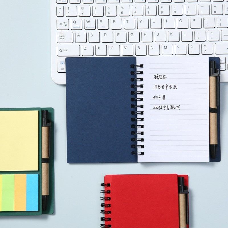 Csavarodó kötésű jegyzetfüzet ötlyukas kártyadizájnnal, 60 oldal, 80 g/m² papír