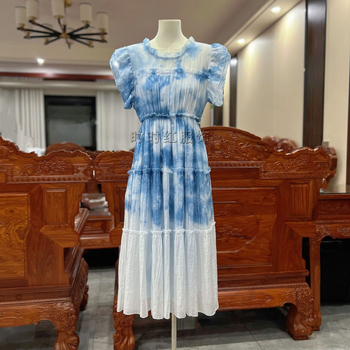 Haljina A-linije s tie-dye floralnim uzorkom, flutter rukavi, elastični pojas, srednja duljina