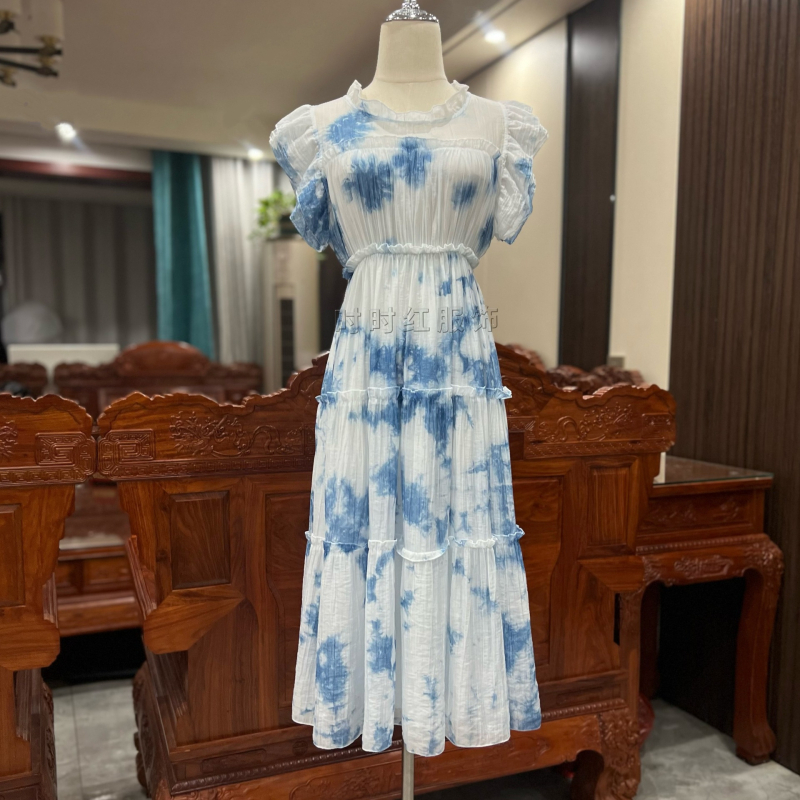 Haljina A-linije s tie-dye floralnim uzorkom, flutter rukavi, elastični pojas, srednja duljina
