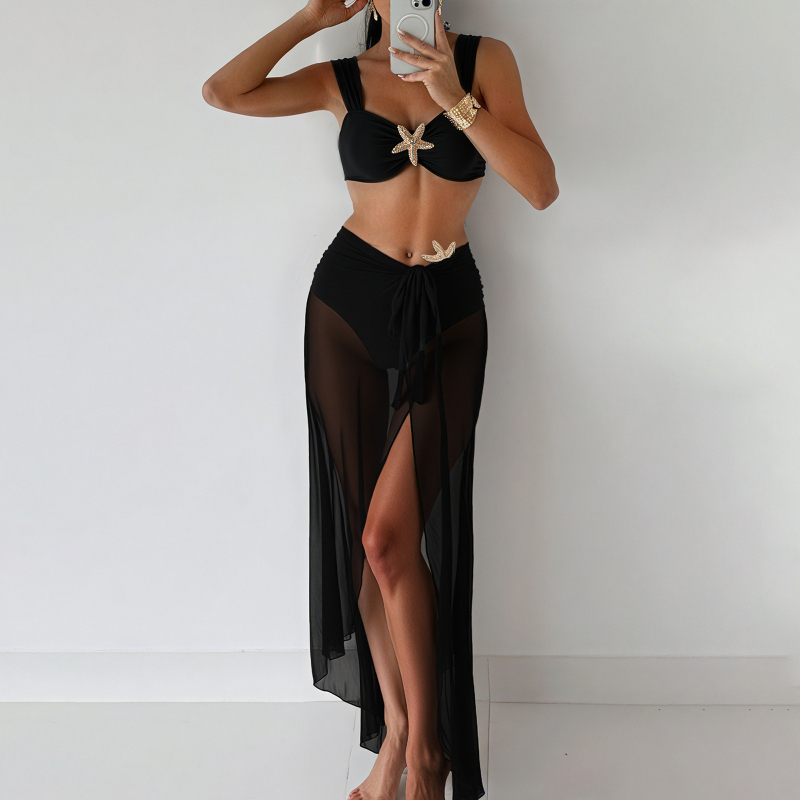 Ženski bikini set od tri dijela s metalnim detaljima, jednobojan