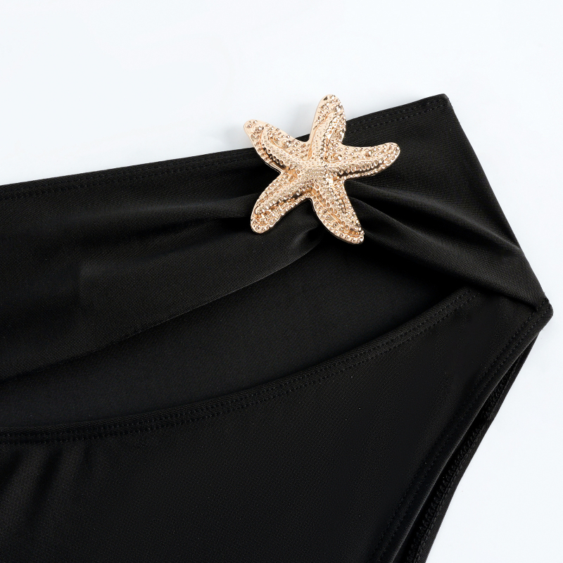 Ženski bikini set od tri dijela s metalnim detaljima, jednobojan