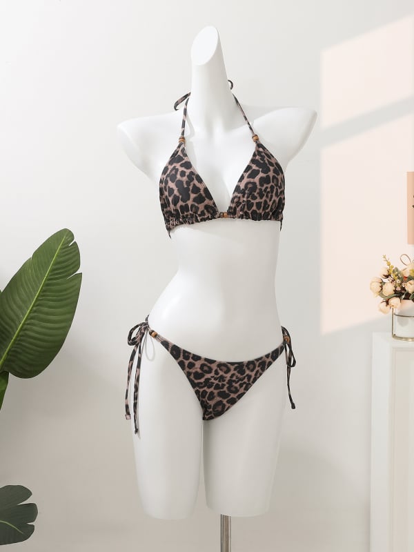 Bikini set s leopard uzorkom i vezanjem na špage; napunjene košarice; najlon tkanina; podstava: spandex 18%