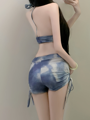 Ženski kupaći kostim za odmor, plavi tie-dye u američkom stilu, trodjelni set: gornji dio, donji dio i cover-up.