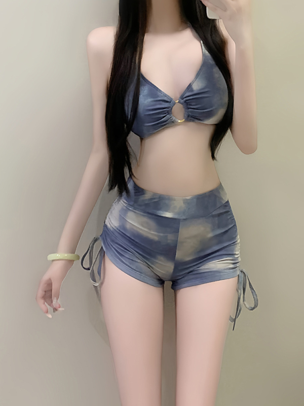 Ženski kupaći kostim za odmor, plavi tie-dye u američkom stilu, trodjelni set: gornji dio, donji dio i cover-up.