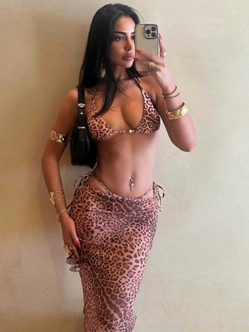 Trokomponentni leopard print bikini set: trokutasti gornji dio s umetkom, prozirna duga suknja, materijal poliester/elastan 82/18