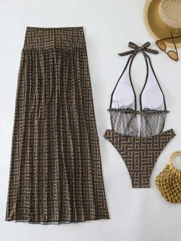 Tri dio bikini set s tiskom, drapiranim izrezom, otvorenim leđima i halterom, gazena suknja, umetnuti jastučići, poliester, visoka elastičnost