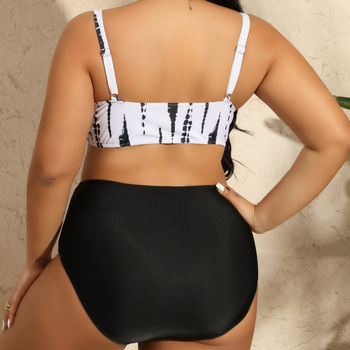 Ženski kupaći kostim u tri dijela s prugastim uzorkom; poliester 82%, podstava Spandex 18%, gustoća tkanine 350 g/m².