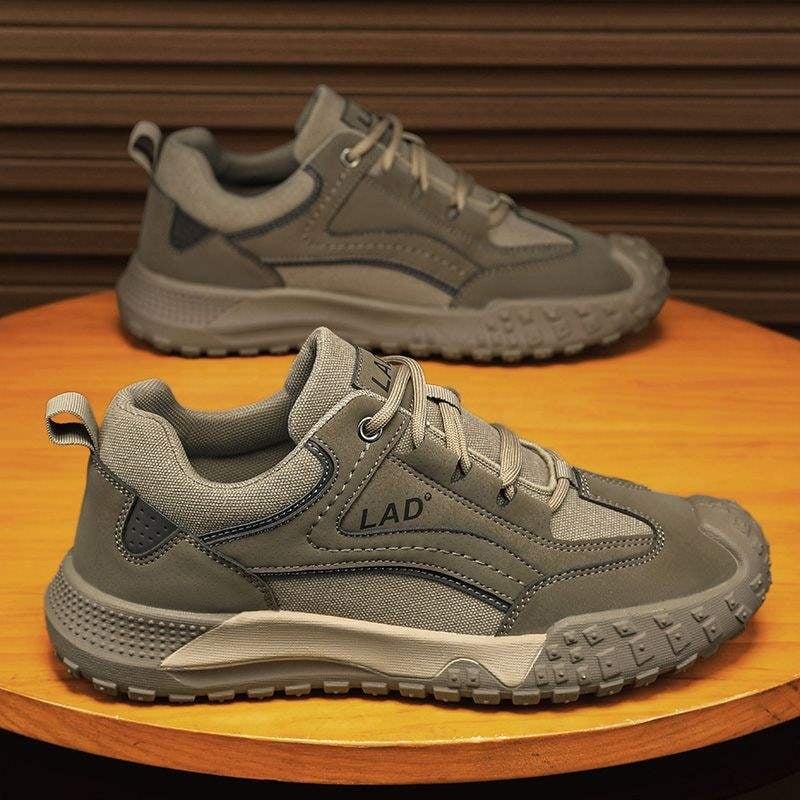 Loafers s gornjim dijelom od više materijala, oštar nos, nizak otvor, gumeni potplat, EVA ulošak