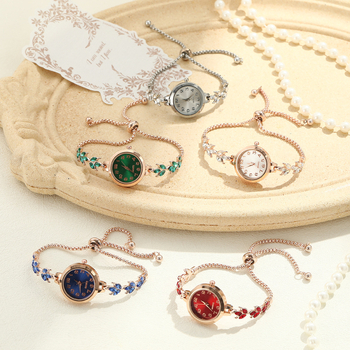 Женски часовник с Clover гривна в корейски INS стил, кварцов часовник, циферблат 23 мм, дебелина 12 мм, корпус от цинкова сплав, каишка от сплав