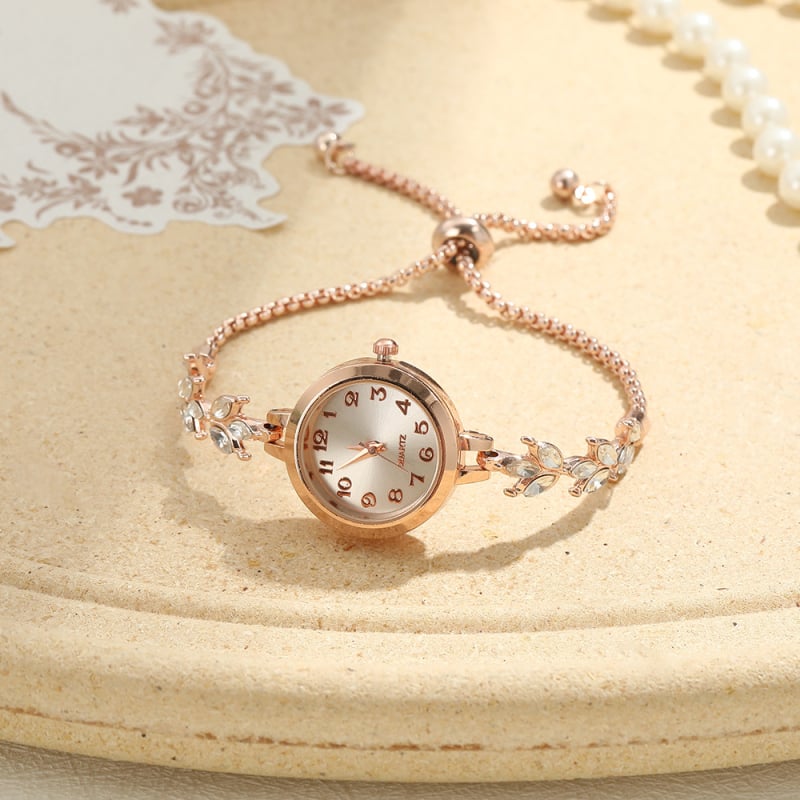 Женски часовник с Clover гривна в корейски INS стил, кварцов часовник, циферблат 23 мм, дебелина 12 мм, корпус от цинкова сплав, каишка от сплав