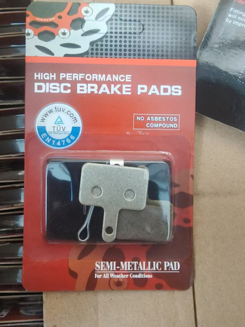 Kočne pločice za planinski bicikl, potpuno metalne s bakrenom osnovom, hidraulične, Shine model 012, kompatibilne BB5/M355/XT/M446