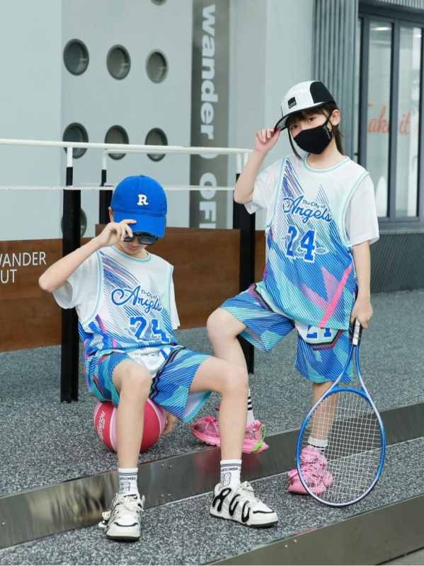 Gyerek kosárlabda egyenruhája, uniszex, 24-darabos készlet, poliészter anyag, nyár–tavasz–őszre, futáshoz és labdajátékokhoz