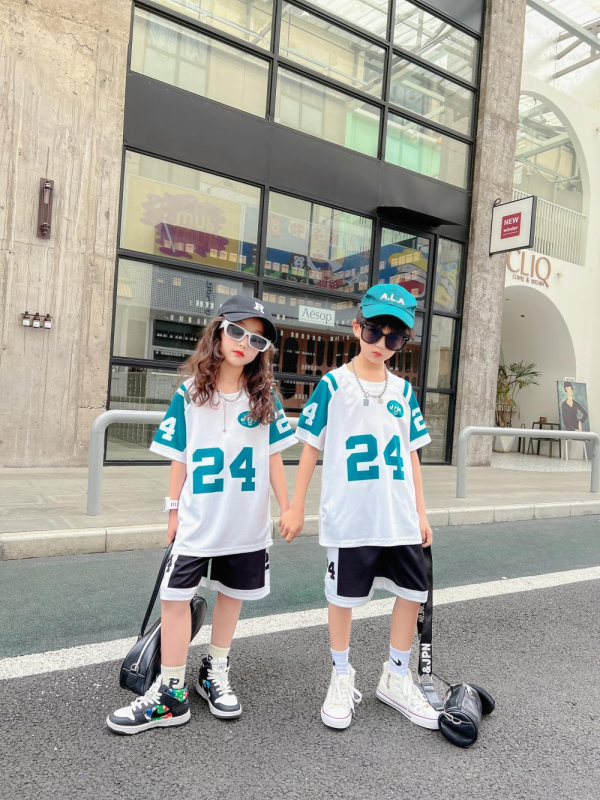 Gyerek kosárlabda egyenruhája, uniszex, 24-darabos készlet, poliészter anyag, nyár–tavasz–őszre, futáshoz és labdajátékokhoz