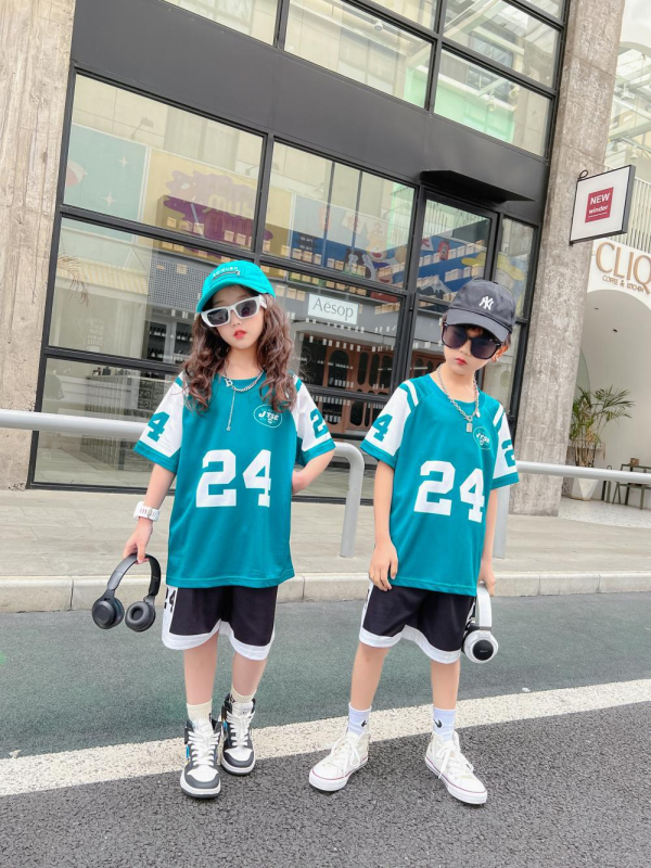 Gyerek kosárlabda egyenruhája, uniszex, 24-darabos készlet, poliészter anyag, nyár–tavasz–őszre, futáshoz és labdajátékokhoz