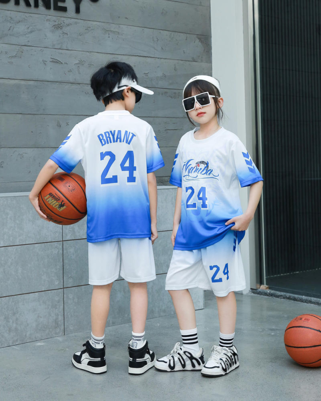Gyerek kosárlabda egyenruhája, uniszex, 24-darabos készlet, poliészter anyag, nyár–tavasz–őszre, futáshoz és labdajátékokhoz